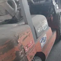 لیفتراک سه تن کانتینر رو جهت همکاری در خدمت شما