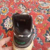 کفش نو|کیف، کفش، کمربند|قم, نیروگاه|دیوار