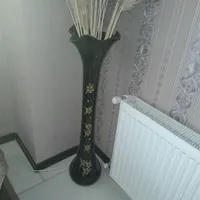 گلدون شیشه ای مشکی گلدار طلایی