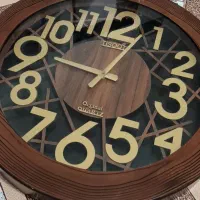 ساعت دیواری ۶۰/۶۰