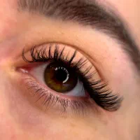 آموزش تخصصی اکستنشن مژه و لیفت|خدمات آرایشگری و زیبایی|قم, ولیعصر|دیوار
