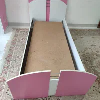 تخت و کمد و بوفه