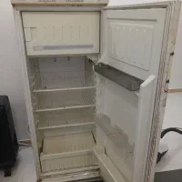 یخچال مارک فیلور کاملا سالم در حال استفاده بوده