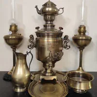 سماور زغالی برنجی و چراغ گردسوز با سرویس کامل