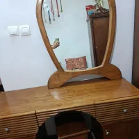 دراور وآینه وصندلی