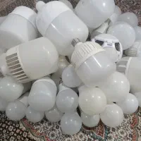 تعدادی لامپ سوخته نیازبه تعمیر همه یجا بفروش میرسد