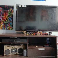 تلویزیون سامسونگ و میز تلویزیون