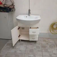 یک عدد رو شویی سرویس بهداشتی