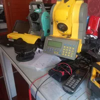 تعمیر و کالیبره دوربین های نقشه برداری متر و تراز|خدمات پیشه و مهارت|تهران, پرواز|دیوار