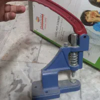 دستگاه پرس دکمه یا پانچ دکمه