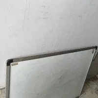 دو عدد تخته وایت برد ، باهم