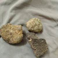 سه عدد شهاب سنگ