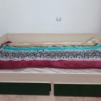 تخت و تشکش