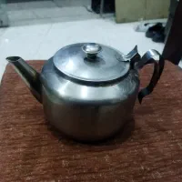کتری بزرگ و کوچک  سالم بشرط فروش|قوری، کتری، قهوه‌ساز دستی|بومهن, |دیوار
