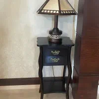 میز و اباژور چوبی در حد بسبار نو و سالم|مبلمان خانگی و میز عسلی|تهران, آجودانیه|دیوار