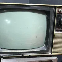 تلوزیون و ضبط صوت ‌و باند و تلفن قدیمی