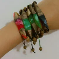 زیورآلات رزینی چوبی|جواهرات|اصفهان, قلعه طبره|دیوار