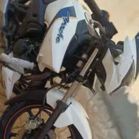 آپاچی ۱۸۰ سفید