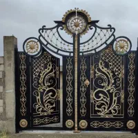 دروازه ویلا و سالنی