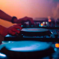 dj/دیجی خانم