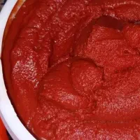 رب گوجه فرنگی و رب فلفل دلمه ای قرمز