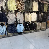 فروشنده فروشگاه پوشاک