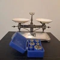 ترازو کلکسیونی  با ۶ عدد سنگ خودش