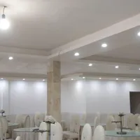 برقکارر،خدمات ،ساختمان