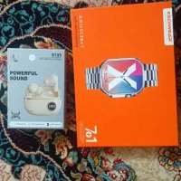 ساعت دیجیتال و هدفون