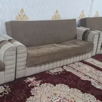 یک دست مبل ۷ نفره با چند تکه عسلی به فروش میرسد