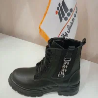 نیم بوت|کیف، کفش، کمربند|تربت‌حیدریه, کاشانی|دیوار