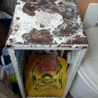 ۲چار پایه فلزی و چوبی وسبد پاز