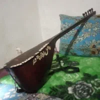 ساز سنتی قرمز