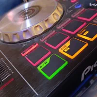 دیجی  نی امبون  اجاره  نورپردازی و سیستم صوت