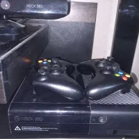 دستگاه ایکس باکس ۳۶۰ دوربین دار دارای دودسته سالم