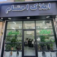 واحد ۱۳۵ متری/طبقه اول/۱۲ متر حیاط خلوت/دوپارکینگ