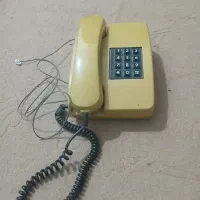 تلفن روی میز