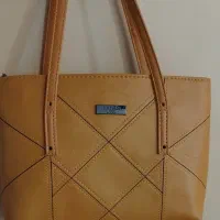 ۳ عدد کیف و مجسمه|کیف، کفش، کمربند|چابهار, |دیوار