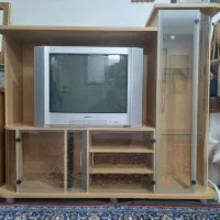 تلوزیون و میز تلوزیون