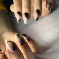 ناخنکده کاشت و ترمیم ناخن وکلیه خدمات سالن وزیبایی