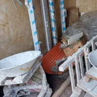 فروش تعدادی زیرپایه نراد و ۱ عدد پنجره تازه نو|مصالح و تجهیزات ساختمان|چاف و چمخاله, |دیوار