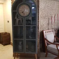 ویترین چوبی ساعت دار