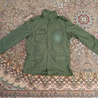 چند دست لباس نظامی