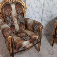 یه دست مبل۹ نفره بسیارنو.وزیبا مناسب فروخته میشود