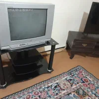 فروش فوری تلوزیون و میز تلوزیون