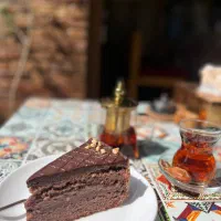 ویتر سالندار کار در کافه صبحانه