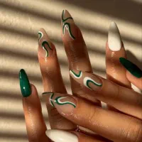کاشت ناخن و آموزش ناخن