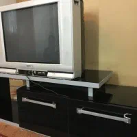 میز و تلوزیون ۳۲ اینچ باهم ۱۰ تومن