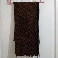 تعدادی شال و روسری