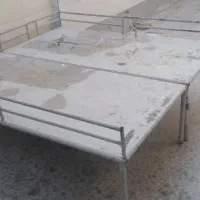 تخت آهنی محکم و ضخیم